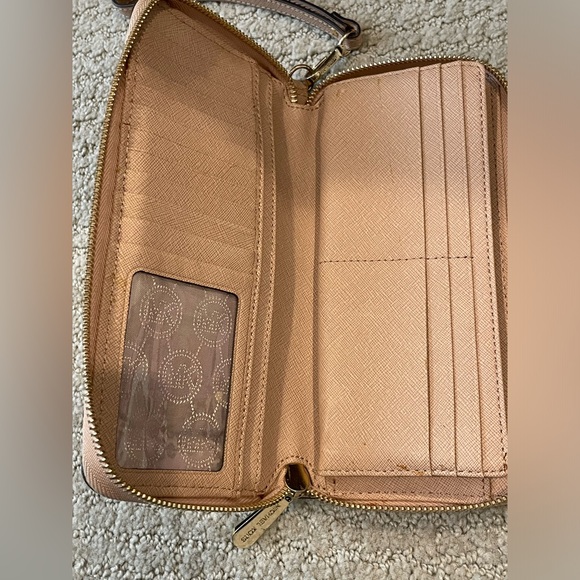 Michael Kors Jet Set Travel Continental Wallet in Blush - Picture 4 of 10